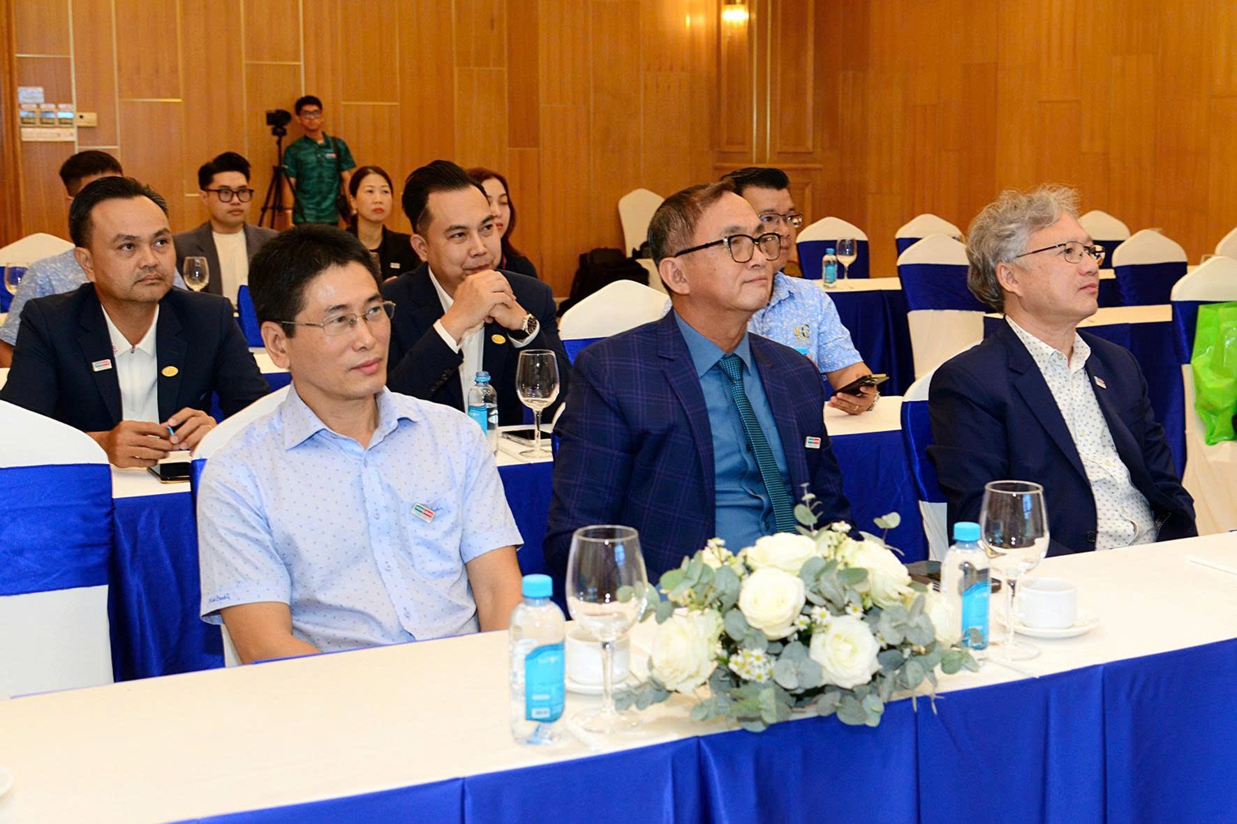 C&oacute; thể l&agrave; h&igrave;nh ảnh về một hoặc nhiều người