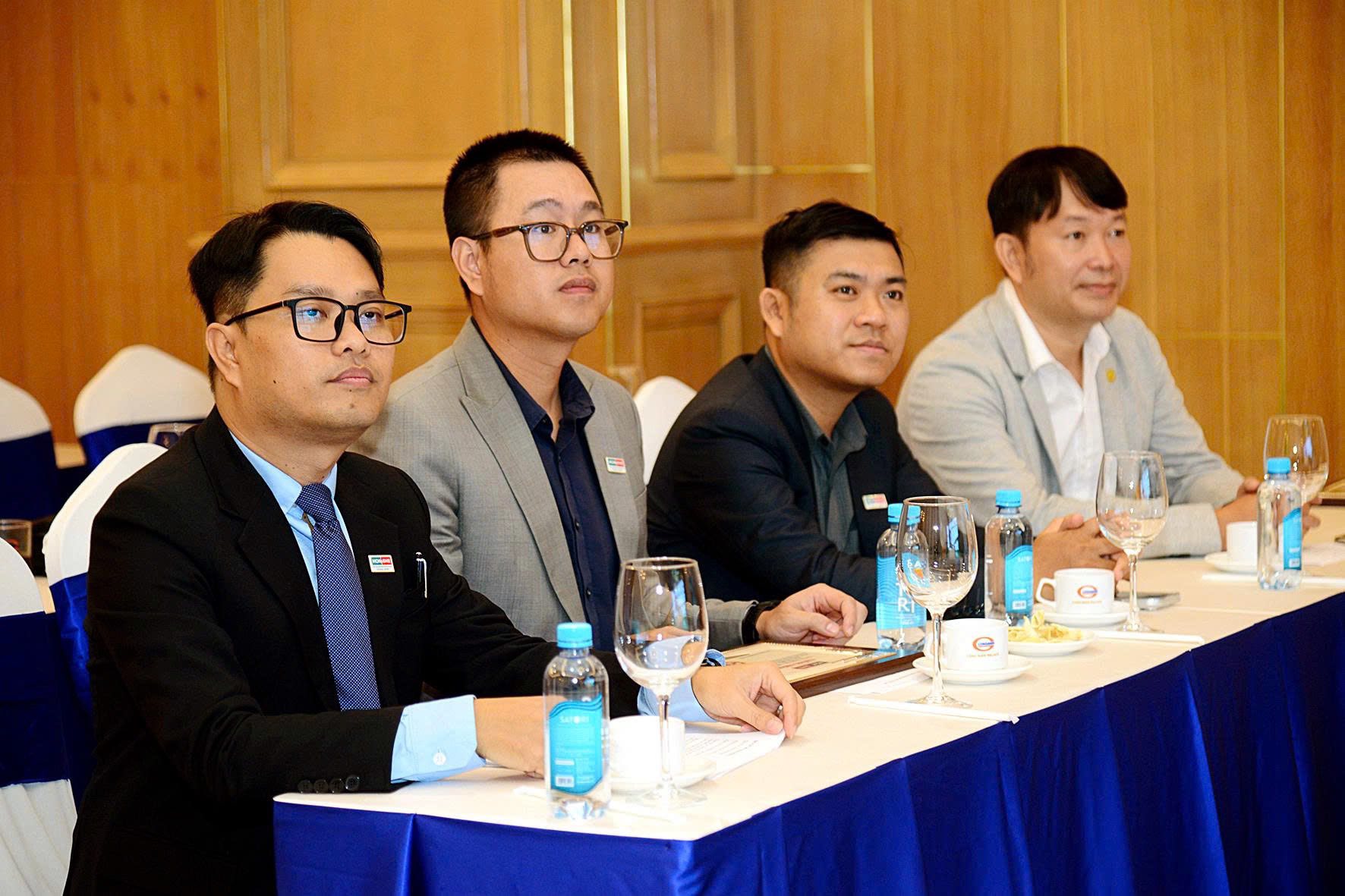 C&oacute; thể l&agrave; h&igrave;nh ảnh về một hoặc nhiều người