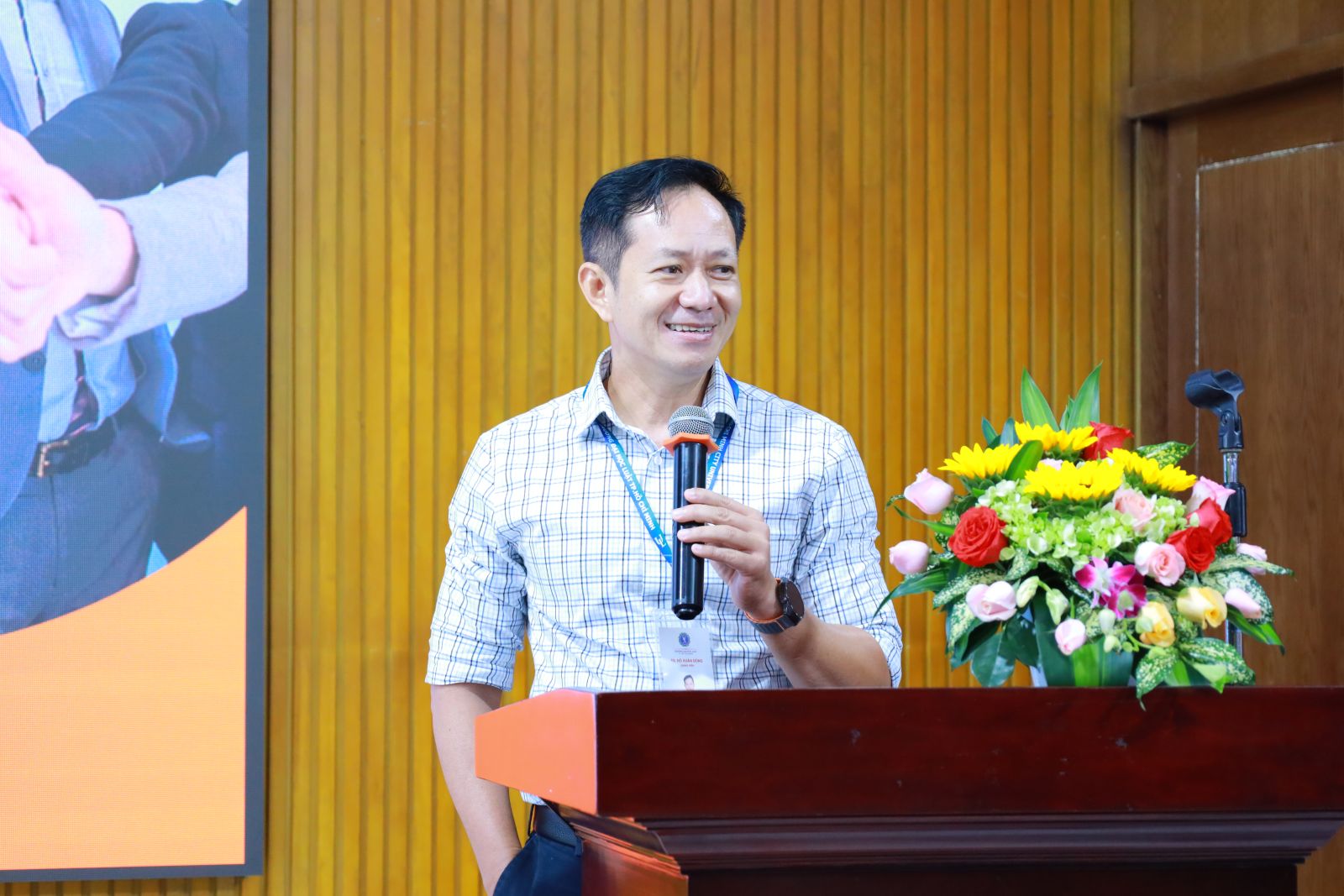 TS. Hồ Xu&acirc;n Dũng Giảng vi&ecirc;n Luật Lao động, Trường Đại học Luật TP.HCM chia sẻ kinh nghiệm thực tiễn về ph&aacute;p luật lao động v&agrave; quản trị nh&acirc;n sự trong doanh nghiệp